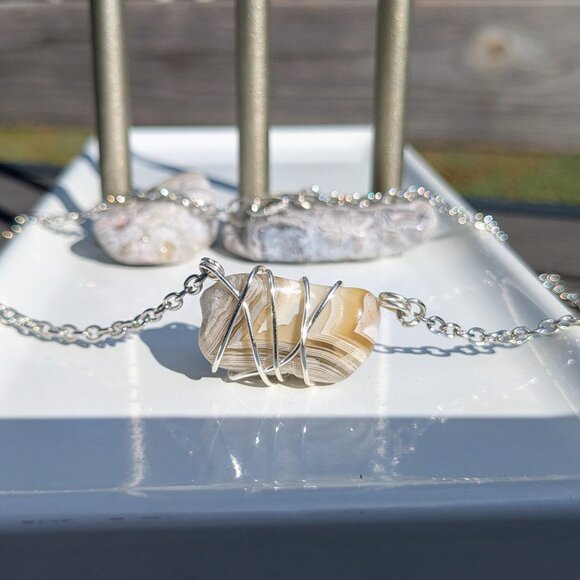 Mexican Lace Agate Wire Wrap Necklace - Picture 6 of 13